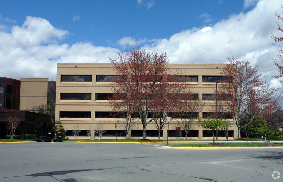 Cardiology Reston building from the front, outside