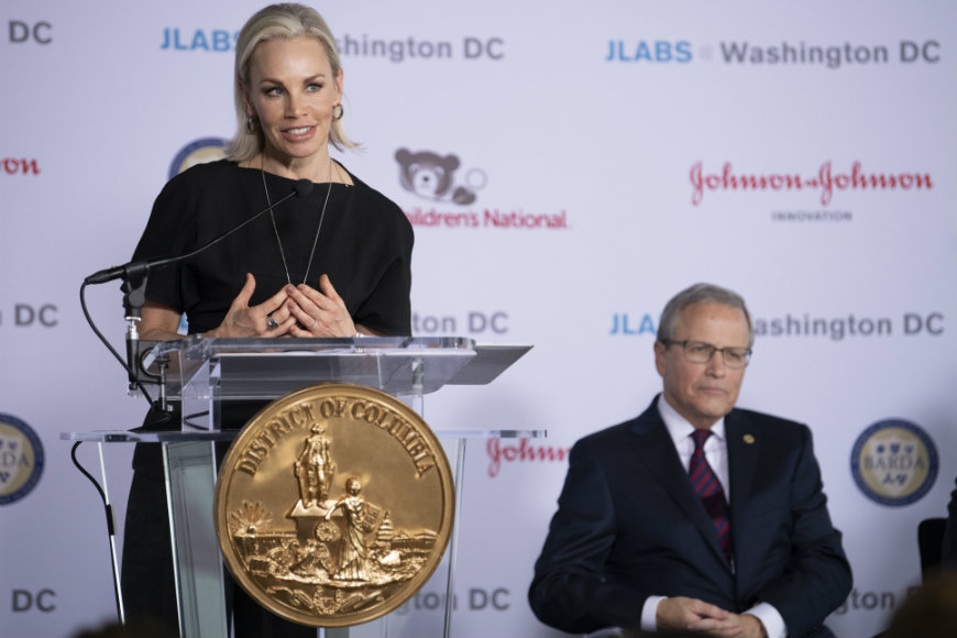 Melinda Richter, Global Head of Johnson & Johnson Innovation – JLABS, shares some remarks on the podium.