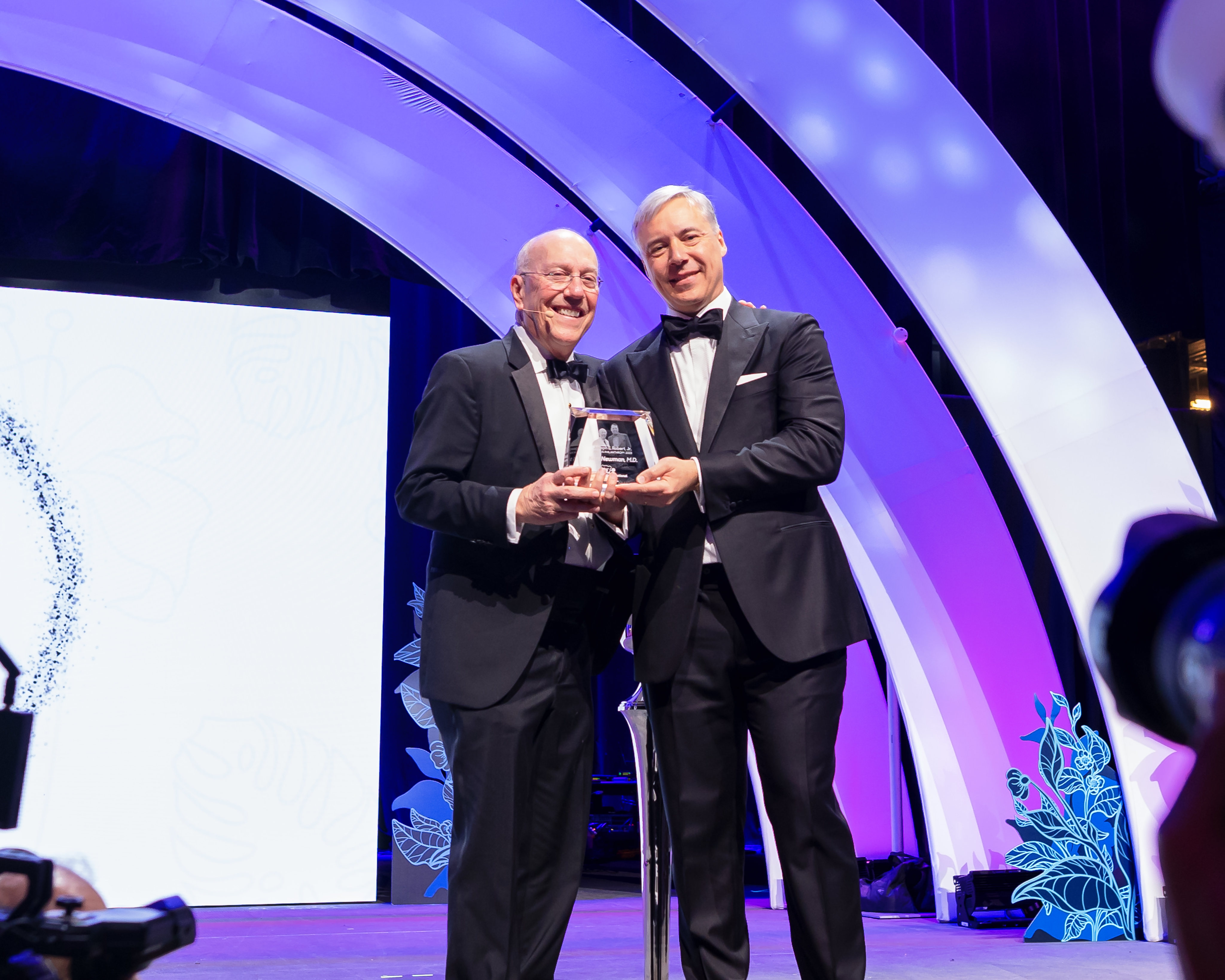 Horacio Rozanski, Children’s National Hospital board chair, presents Kurt Newman, M.D., with the Joseph E. Robert, Jr., Prize in Philanthropy.