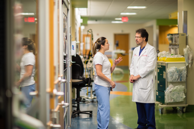 Dr. Ricardo Munoz talks to healthcare provider