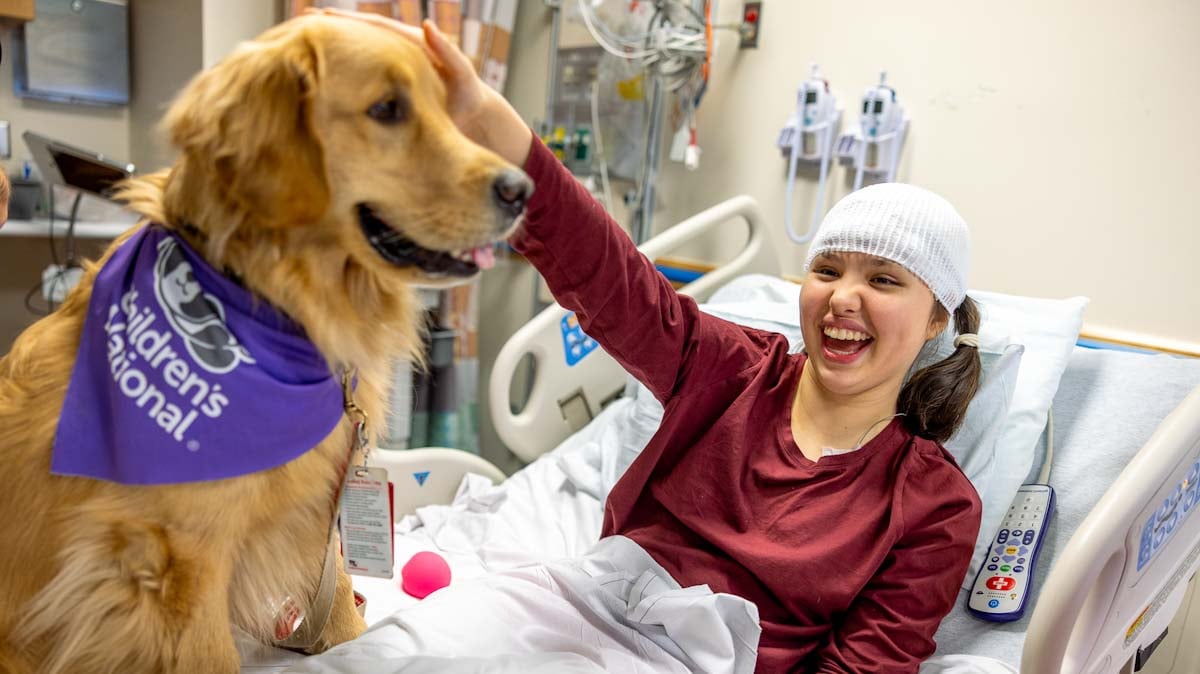 girl with therapy dog