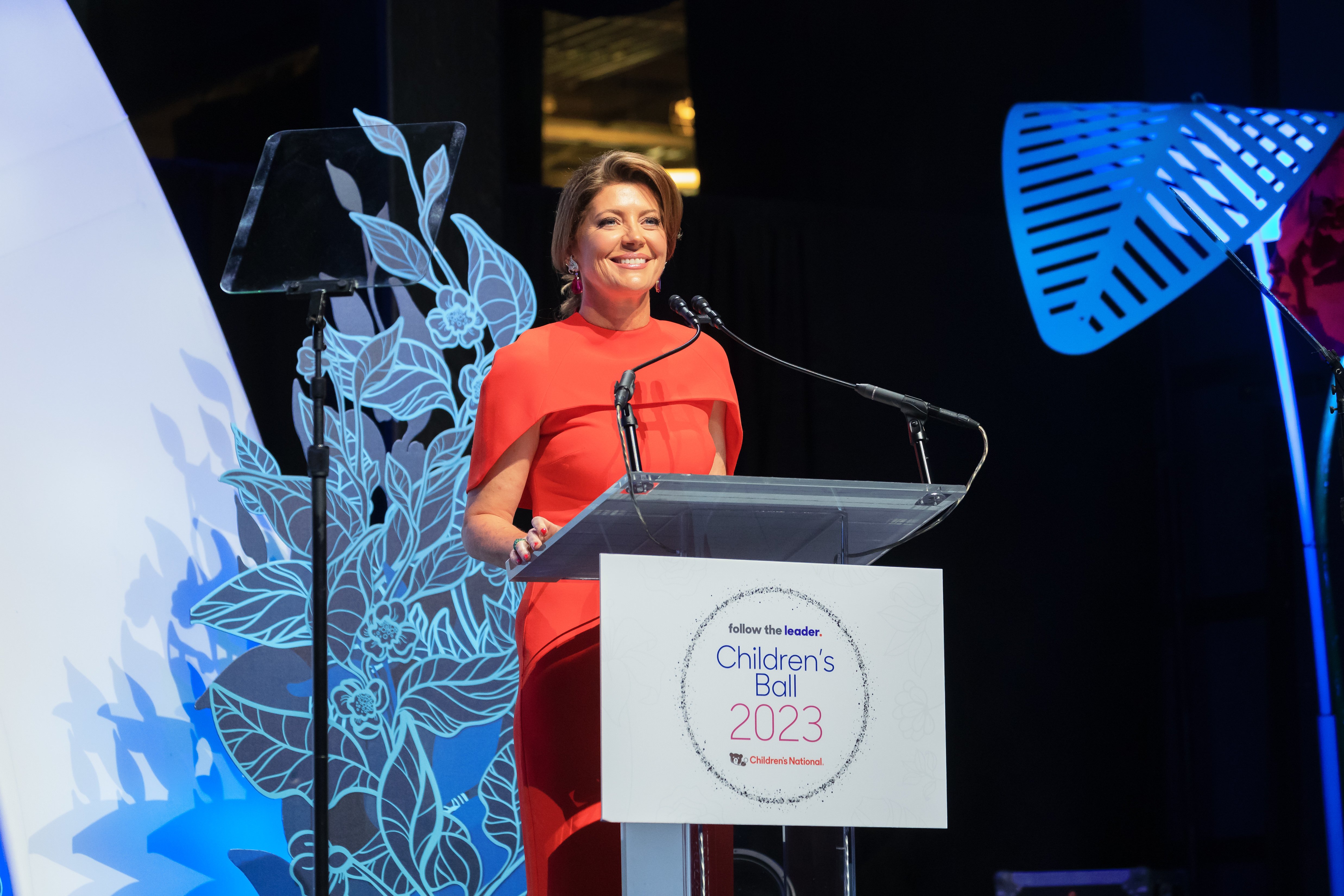 Norah O’Donnell, anchor and managing editor of the CBS Evening News, co-hosts the live auction.