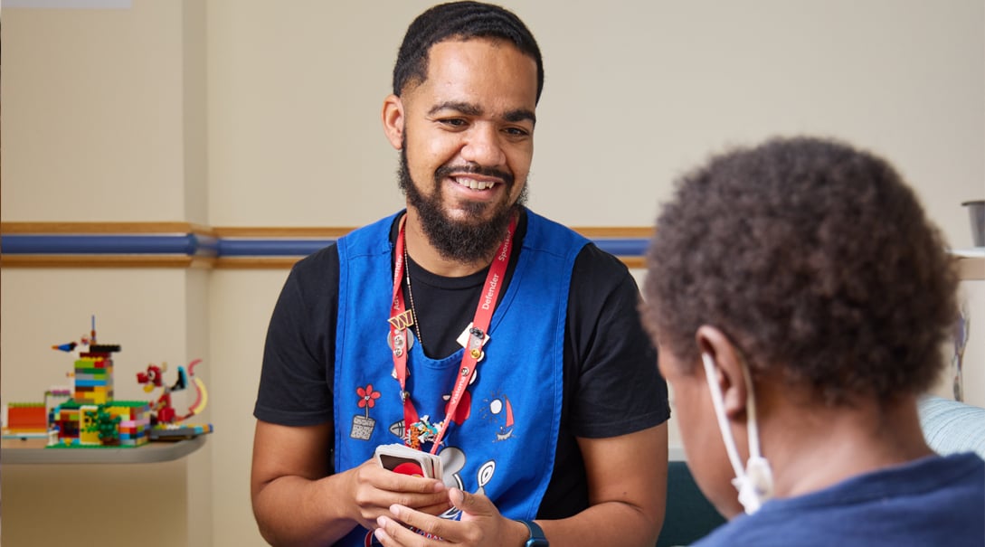 Austin Lee with a nephrology patient in the Heart and Kidney Unit