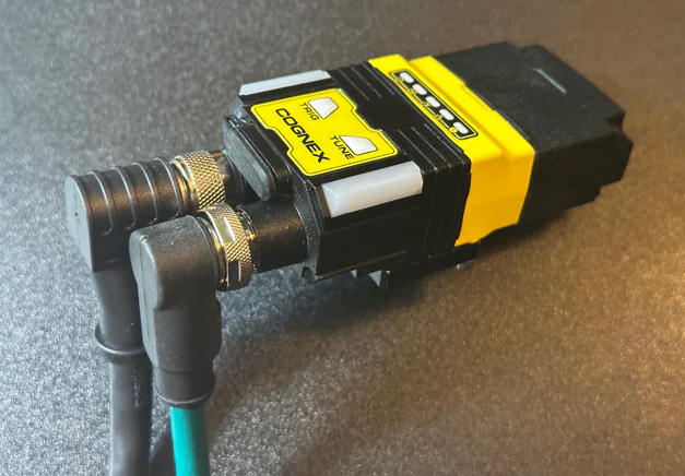 What Orientation do Right Angle Cables Exit on an In-Sight 2800_Image-5