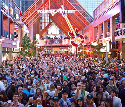 FSL_Crowd_Derby2011_410x350