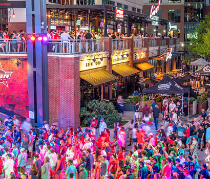 LabNewExteriorCrowd410*350