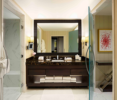 LCHM_Hotel_KingRoom_Bath_410x350