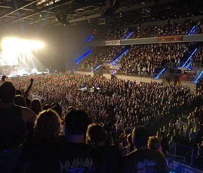 SHRHC_Hollywood_Paradise_HardRockCrowd_410x350