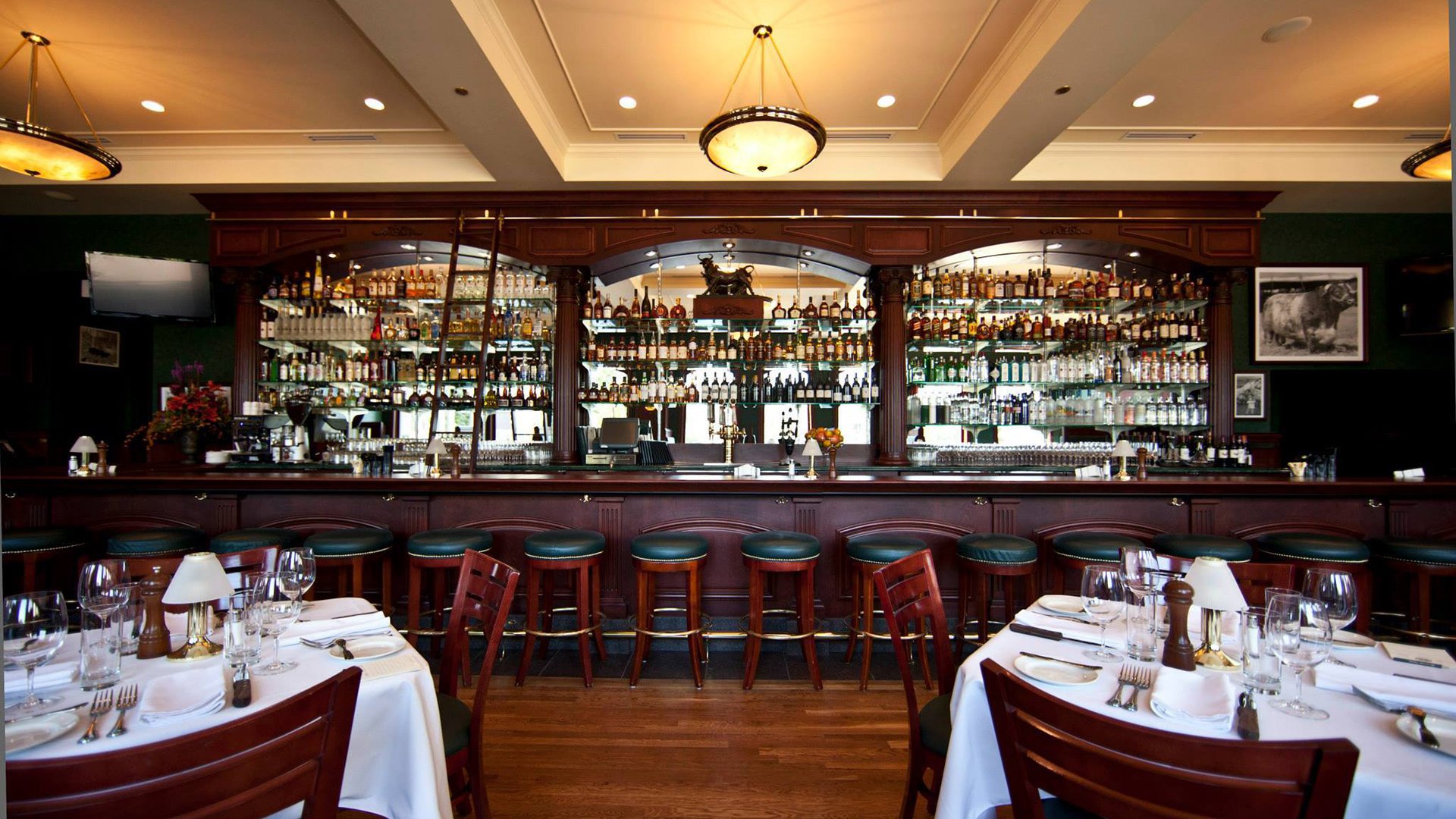 801 Chop - View of bar and dining area