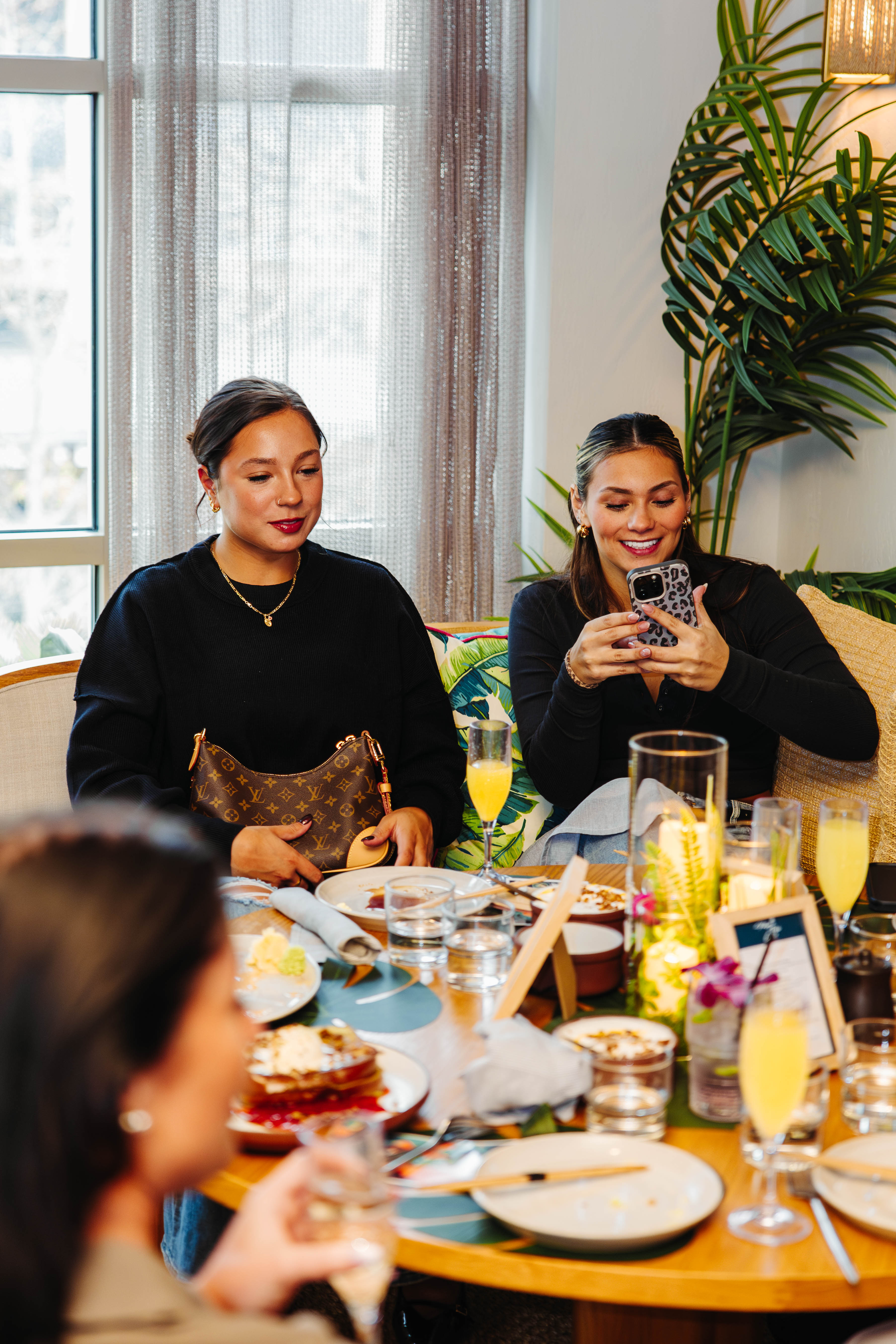 Celebrate Mother’s Day at Palm Tree Club Orlando with brunch, mimosas, champagne, and a warm, elevated dining experience. Reserve your table today.