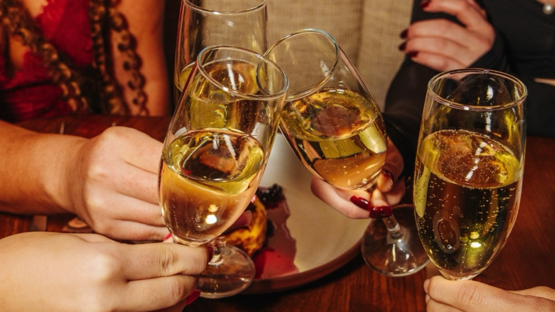 Join Girl Dinner Thursdays at Palm Tree Club Orlando. Happy hour, cocktails, shareable plates, and a social dining experience every Thursday from 5–10 PM.