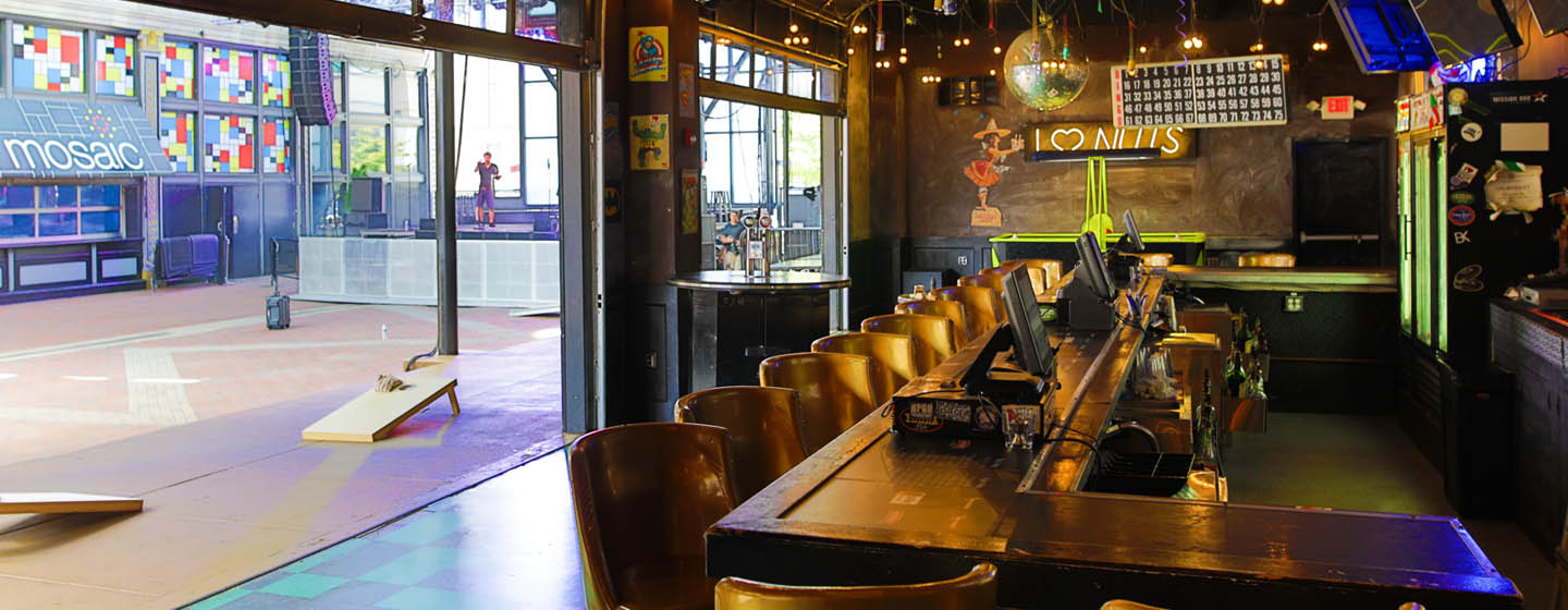 PrivateEvents_LuckiesLiquors_Hero_1