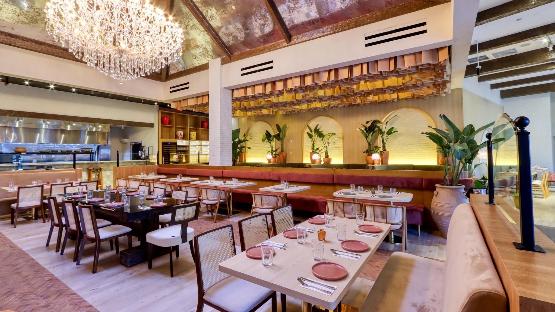 Modern, elegant dining room at Factoria de Azucar.