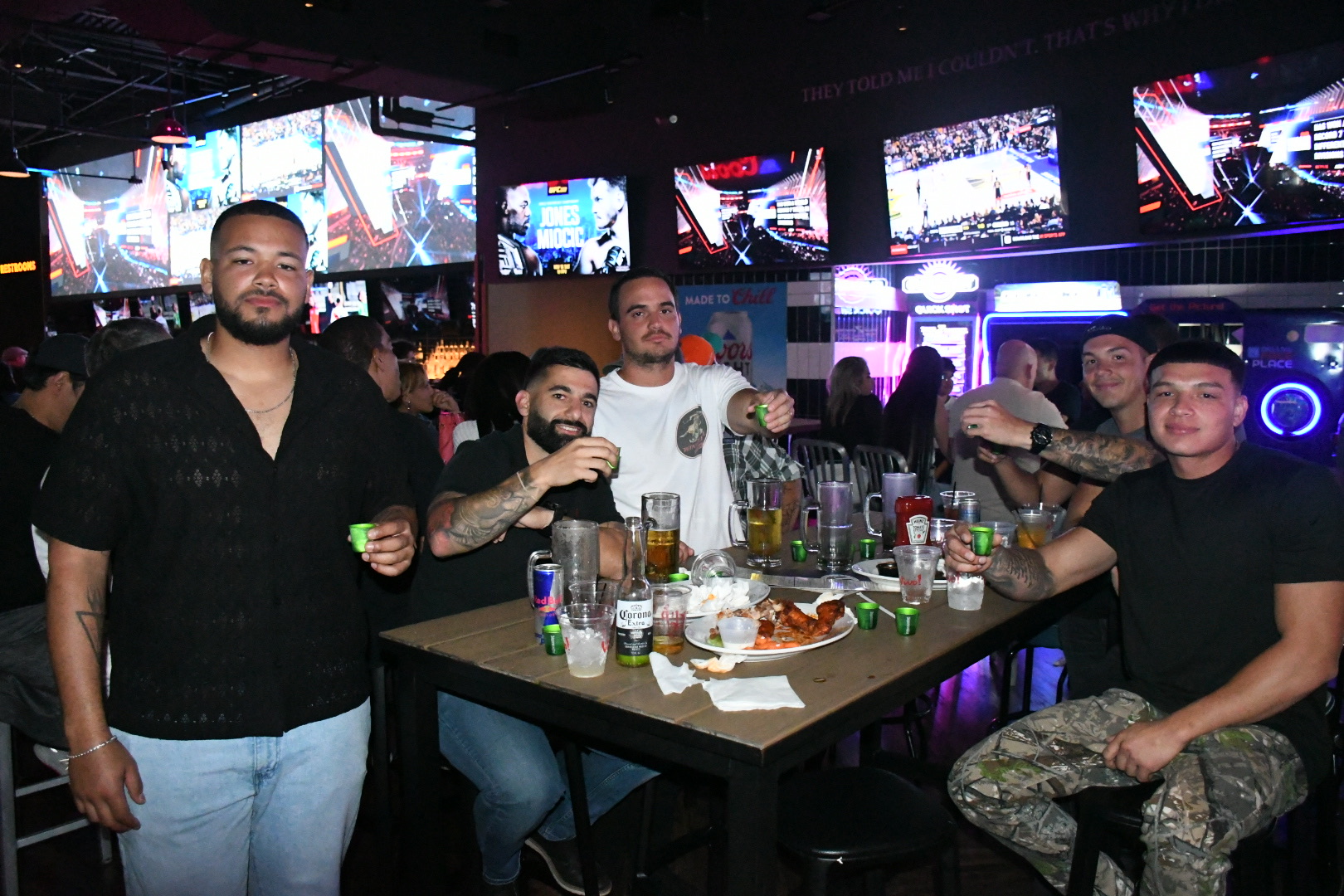 fight night guests