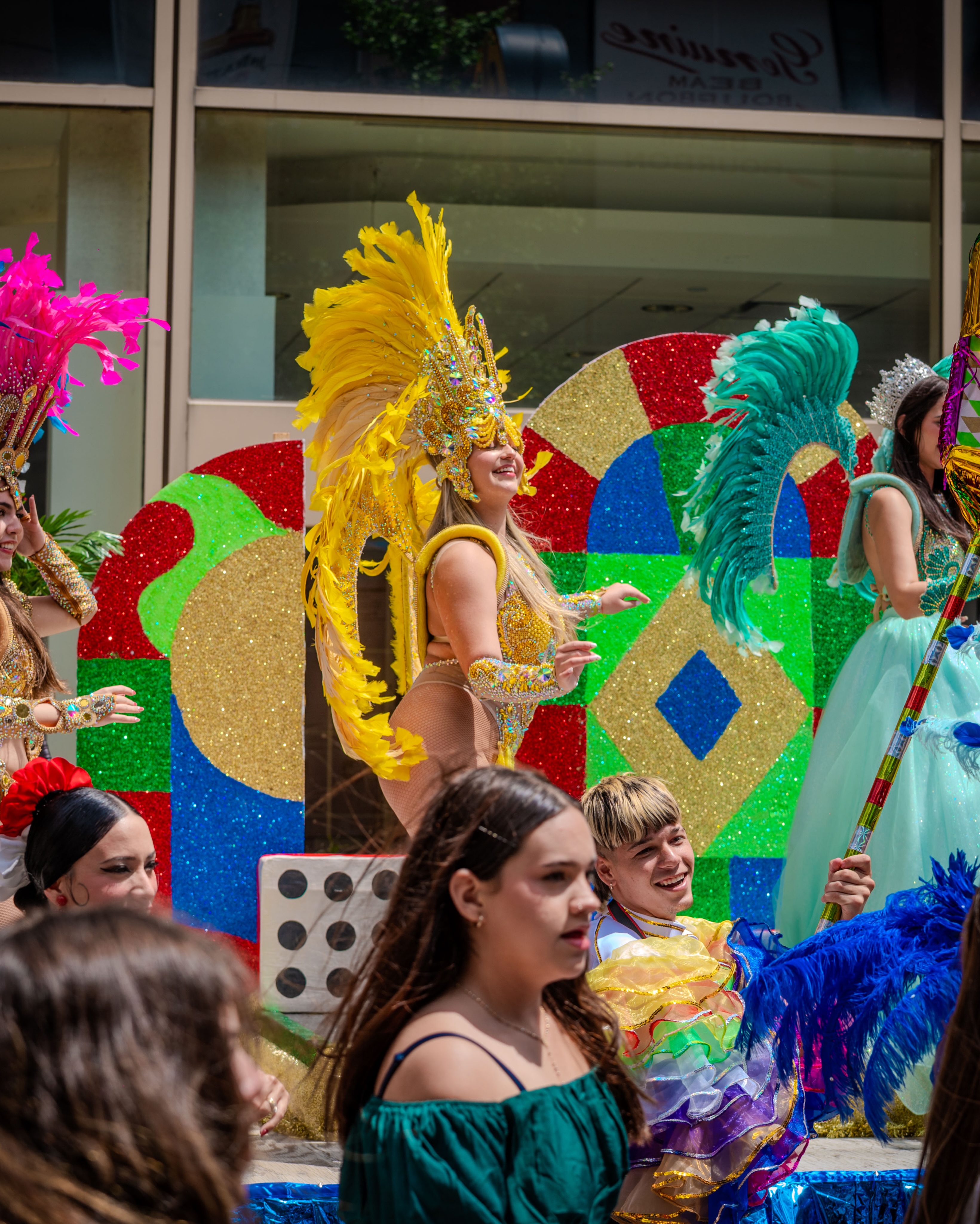 An image of 3 Carnavles de Sweet Havana dancers performing for the crowd.