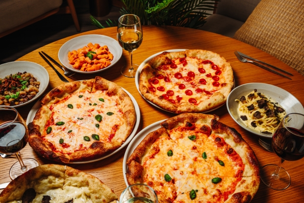 Pizza and Pasta on a table at Palm Tree KC.