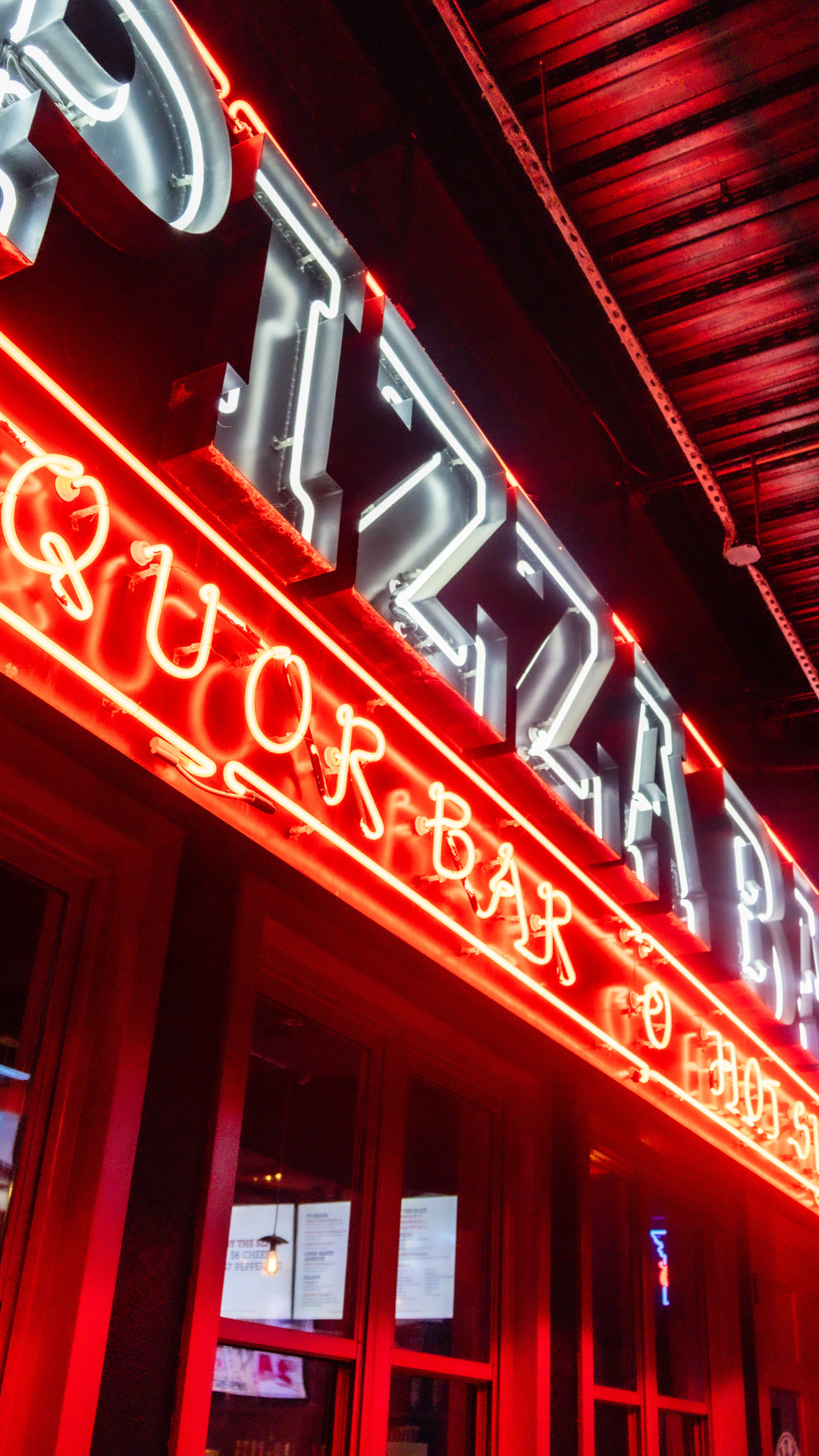 Pizza Bar neon sign