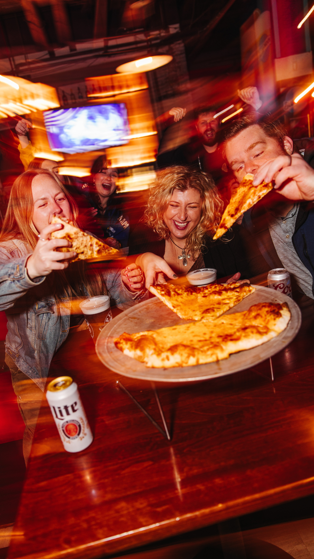 Three people eating pizza