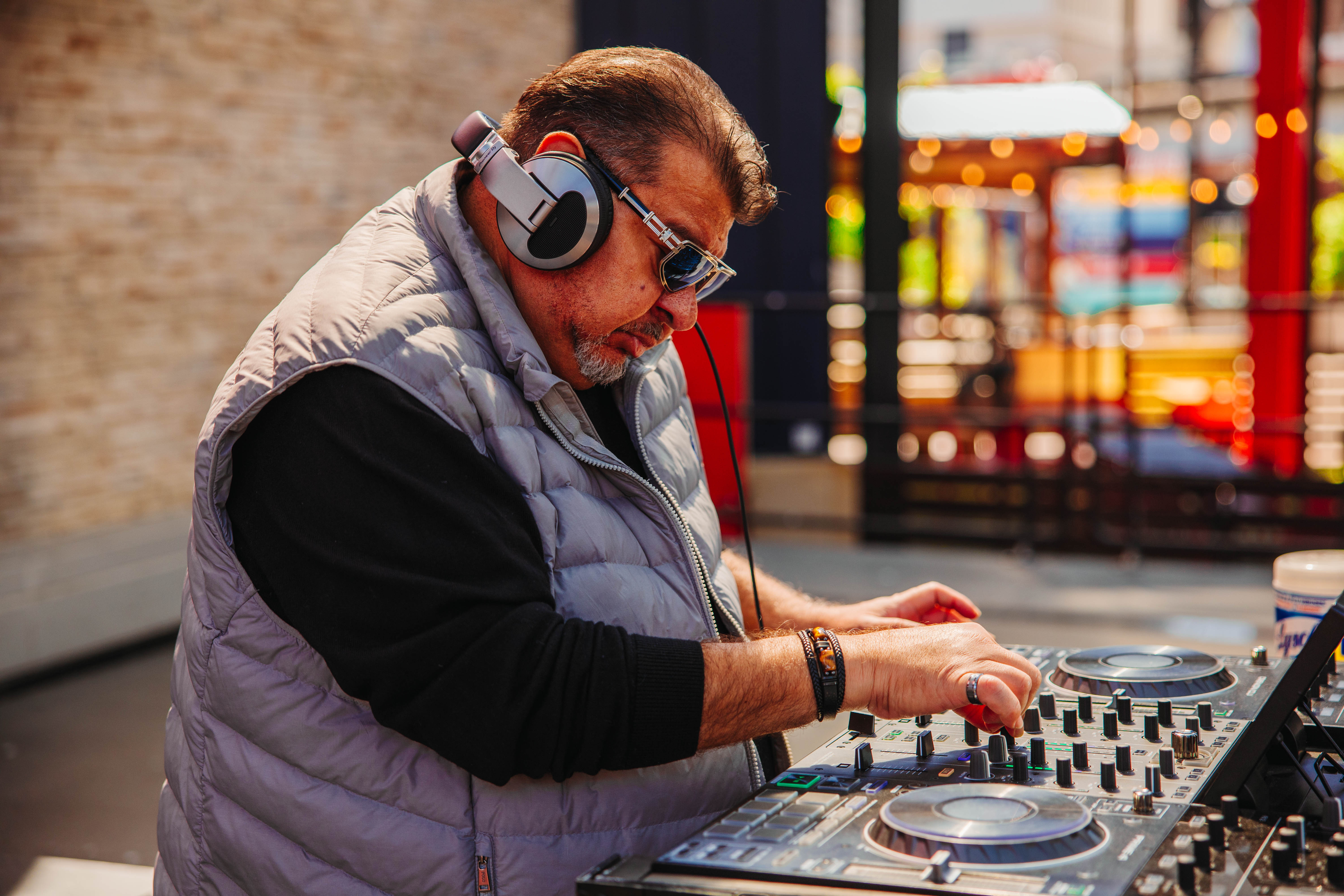DJ LUIS