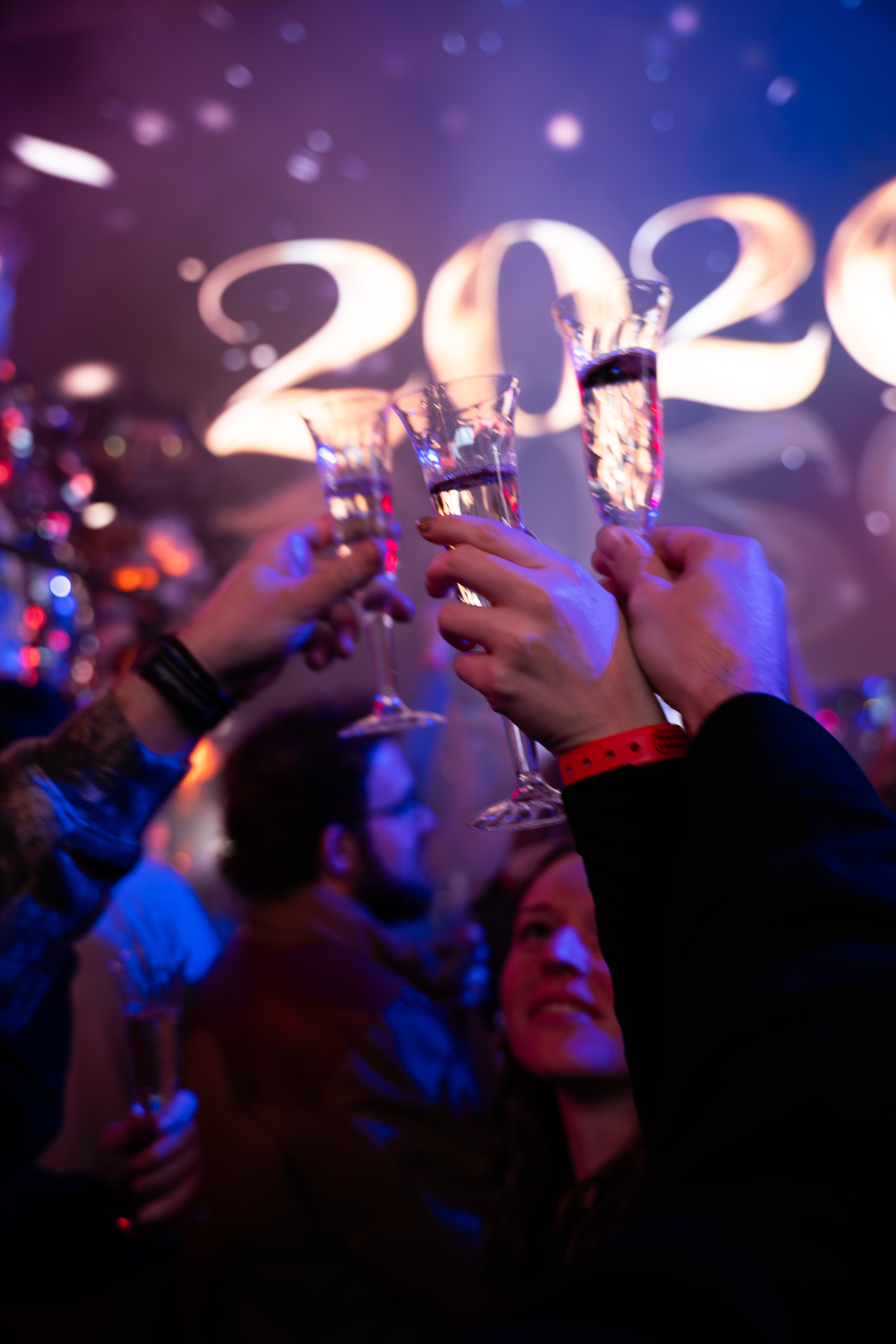 champagne toast balloon drop