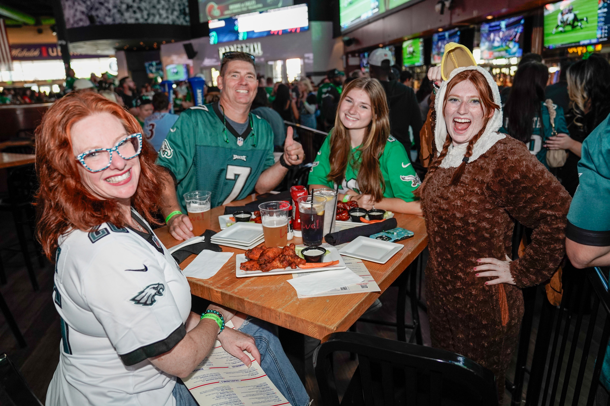 EAGLES FANS