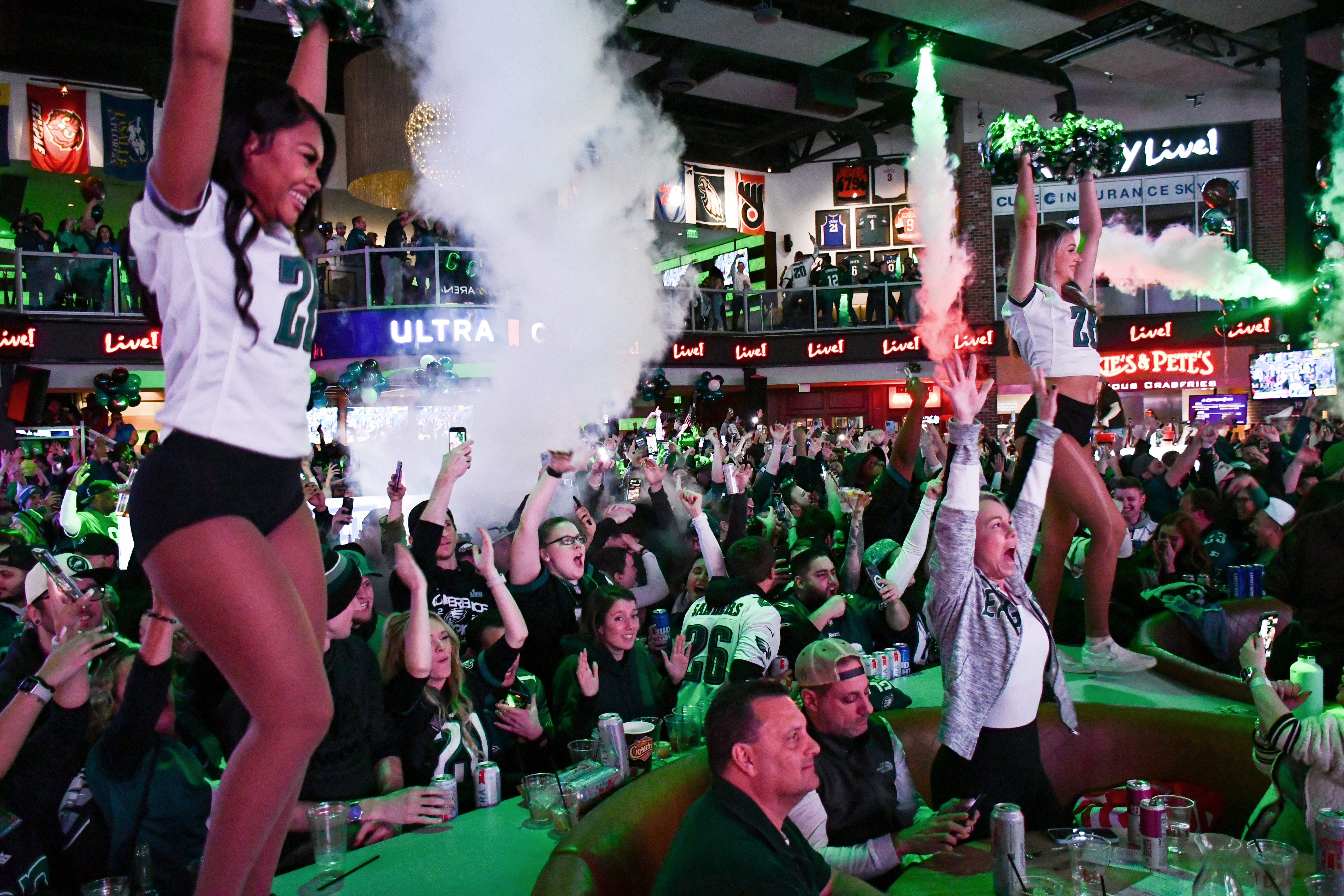 Birds fans cheering with cheerleaders