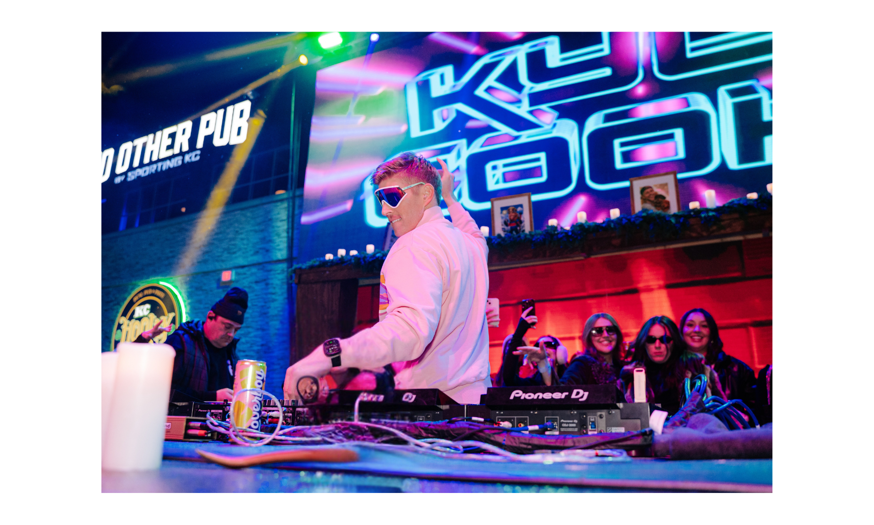 Kyle Cooke performing