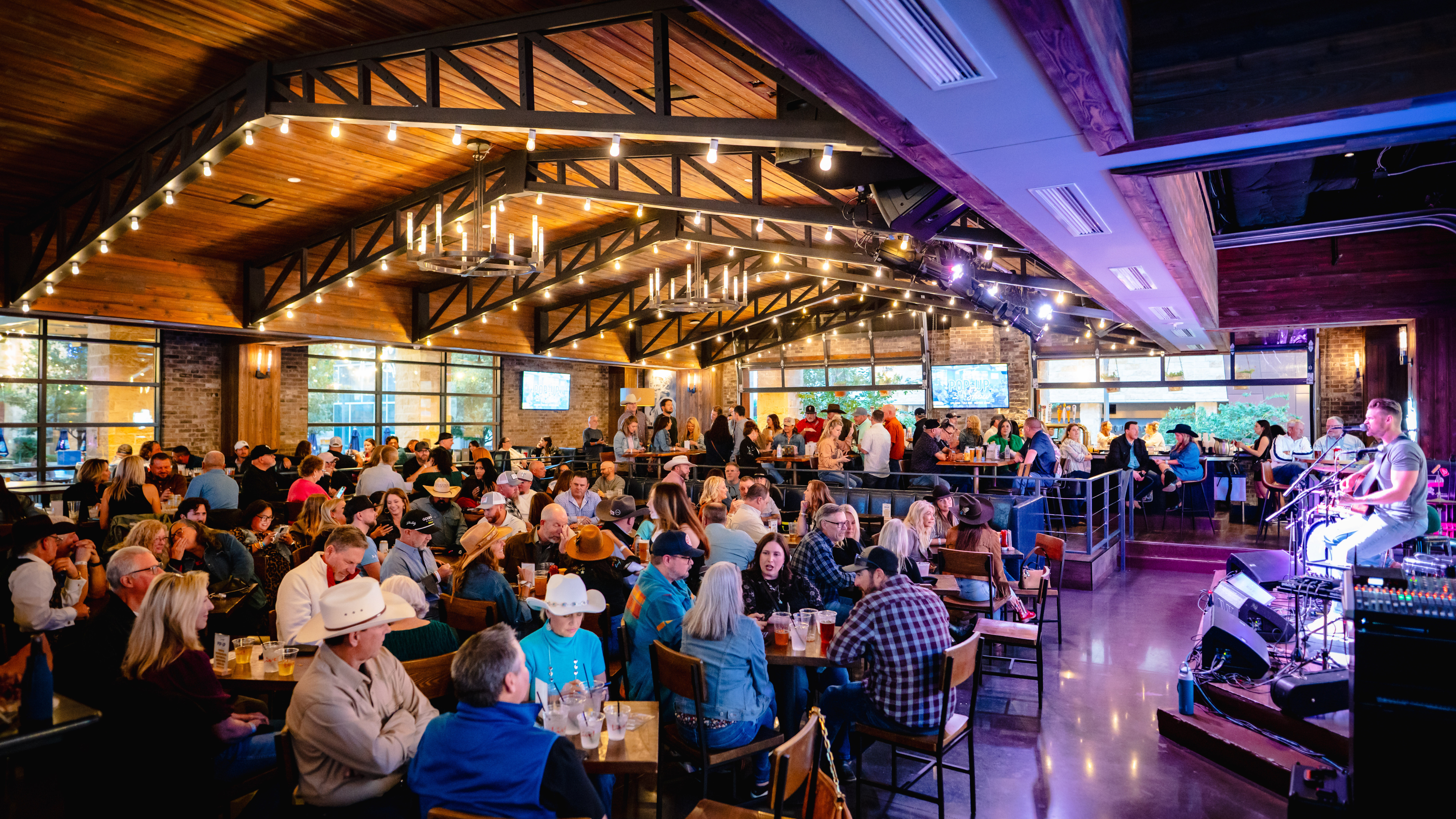 Troys Arlington in Texas Live