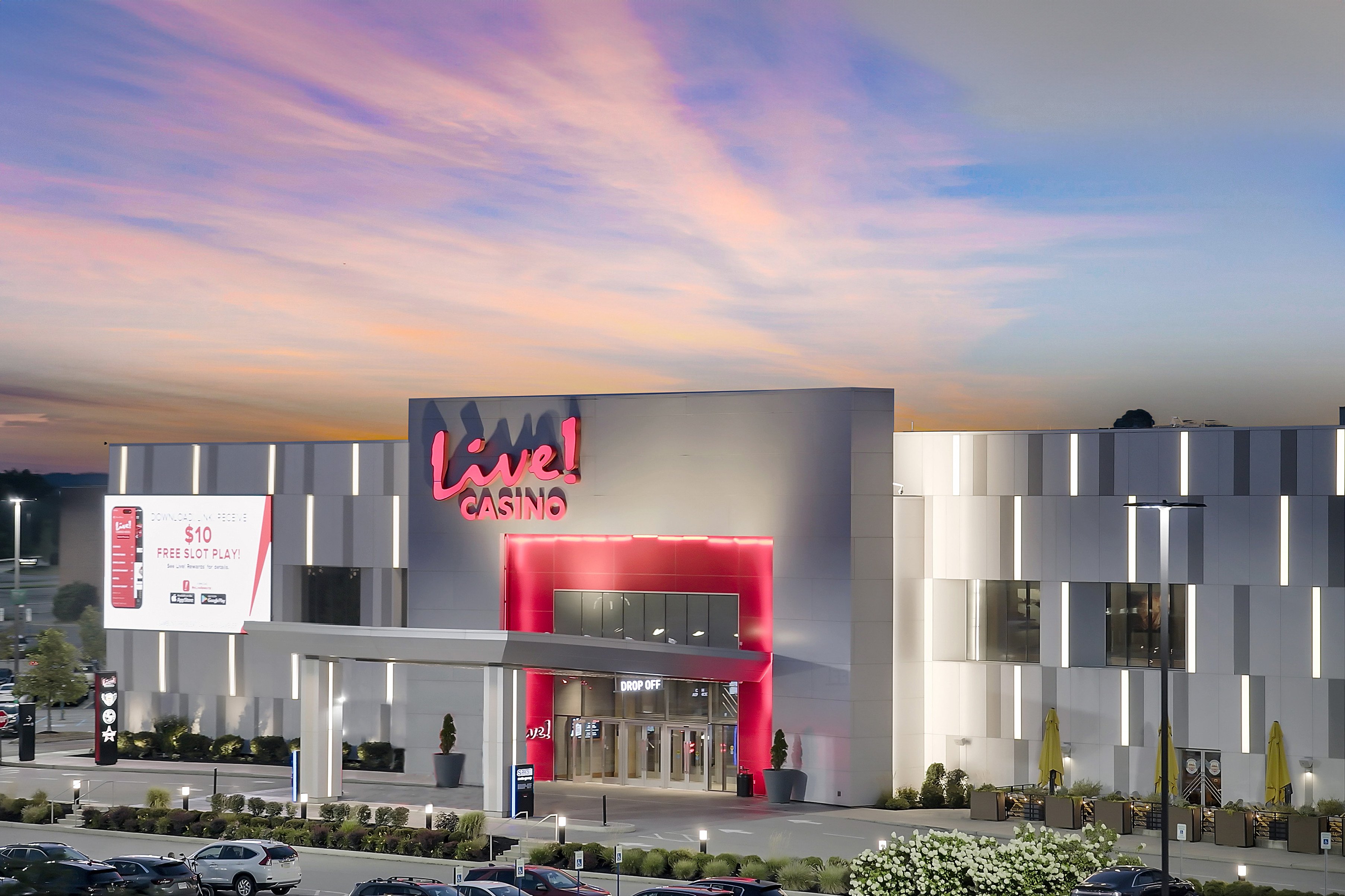 outside image of the live casino building in Greensburg