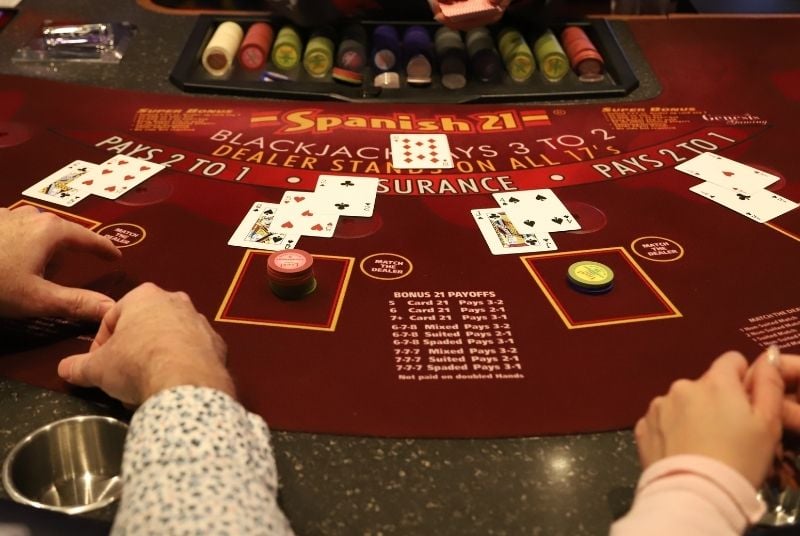 Guests playing Spanish 21 at Live! Casino.