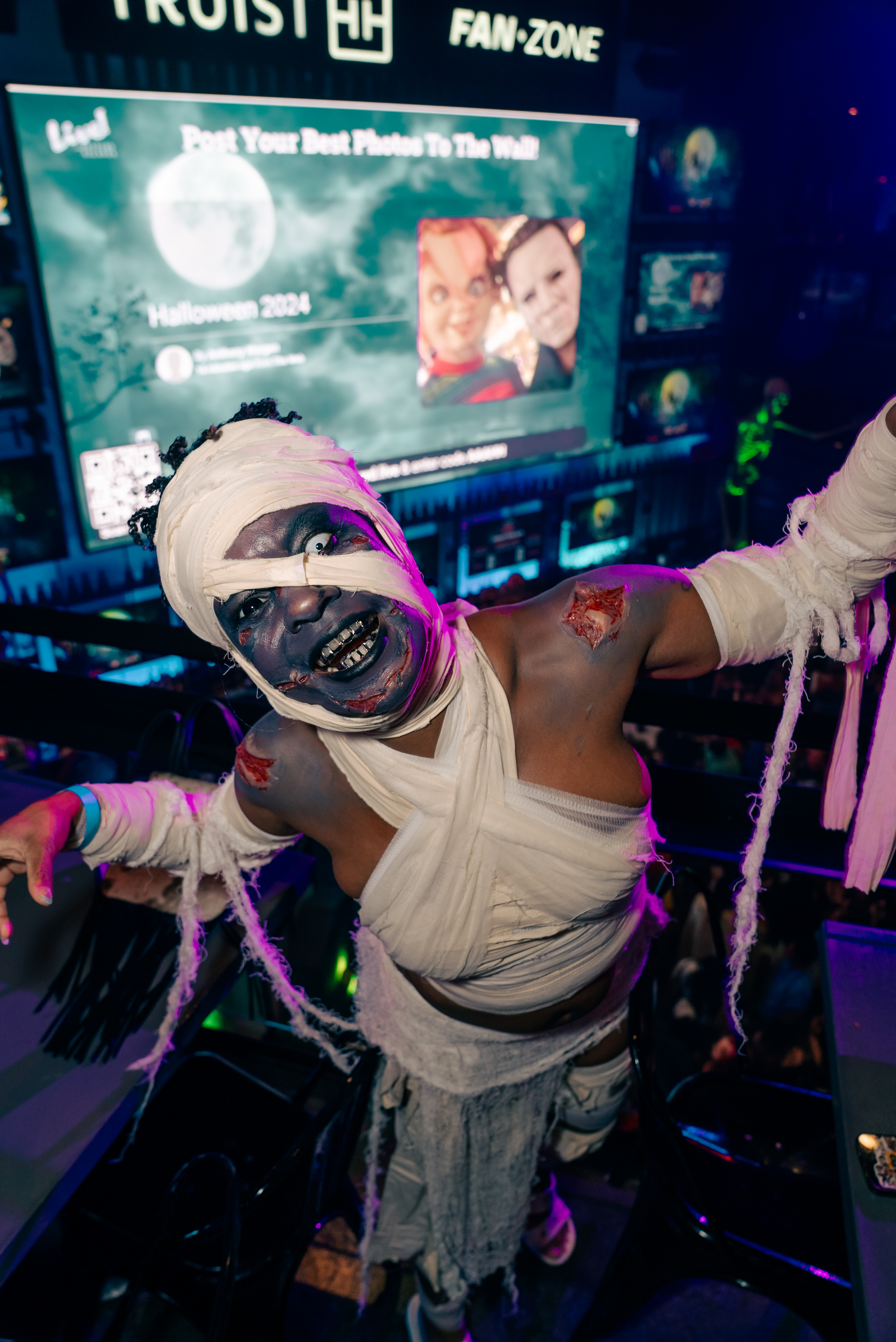 HALLOWEEN GUEST
