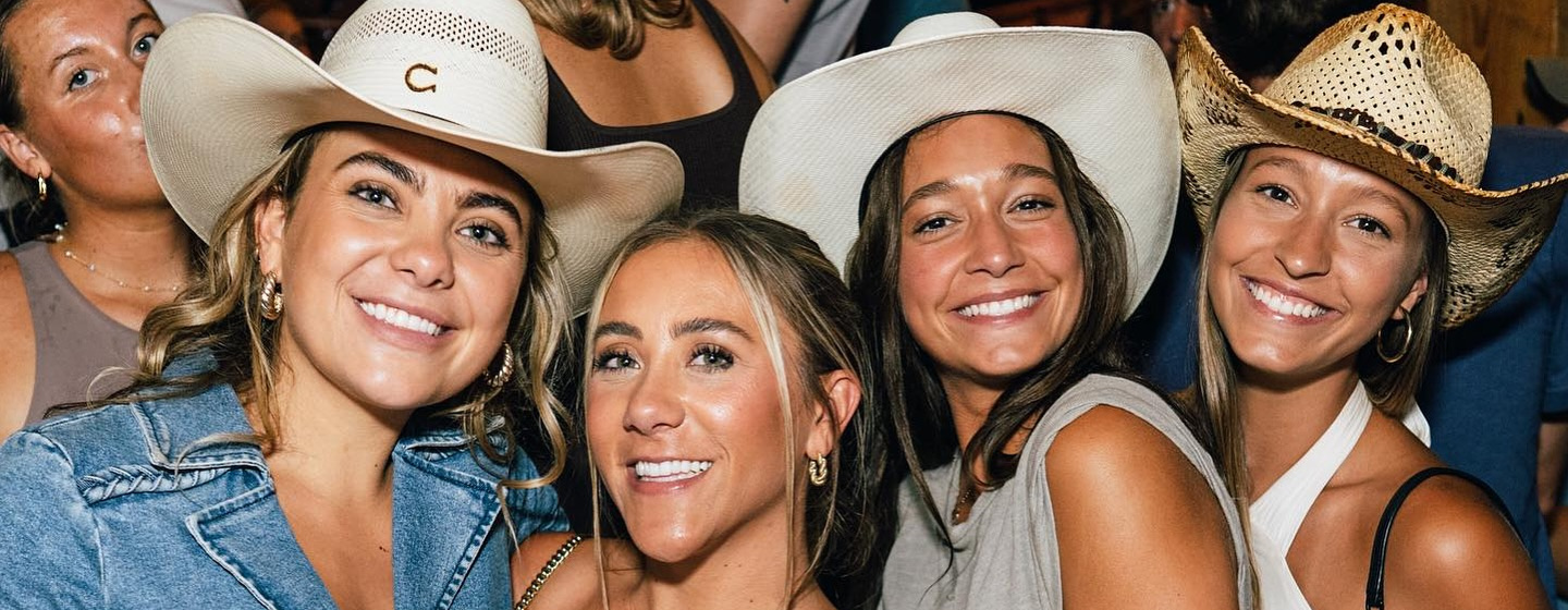 Girls in PBR at Ladies Night 