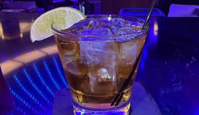 image of comfort collins cocktail at center bar at live casino louisiana
