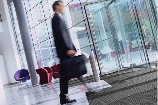 Un tapis à l'entrée 