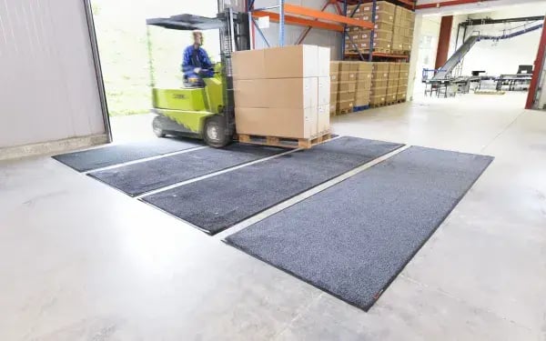 forklift-special-requirements-floor-care-cws-d-ret.jpg
