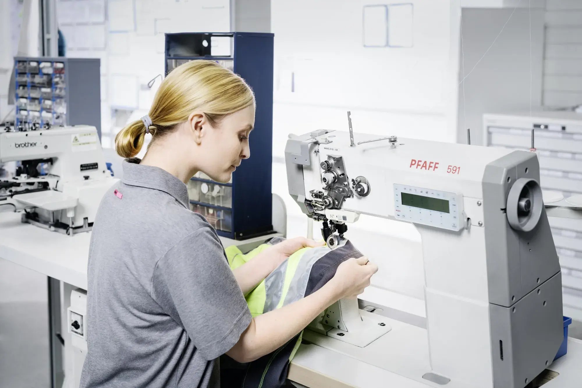 professionelle_reparatur_von_arbeitskleidung.jpg