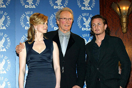 Eastwood poses with his cast backstage.