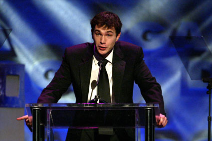 Master and Commander's James D'Arcy steps in for his captain in presenting a DGA Feature Film Nomination medallion to Peter Weir.