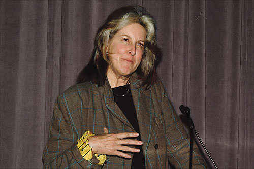 Moderator Betty Thomas opens the evening.