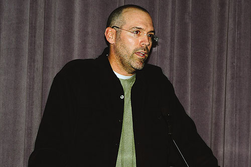 2002 Commercial Award winner Baker Smith addresses the audience.