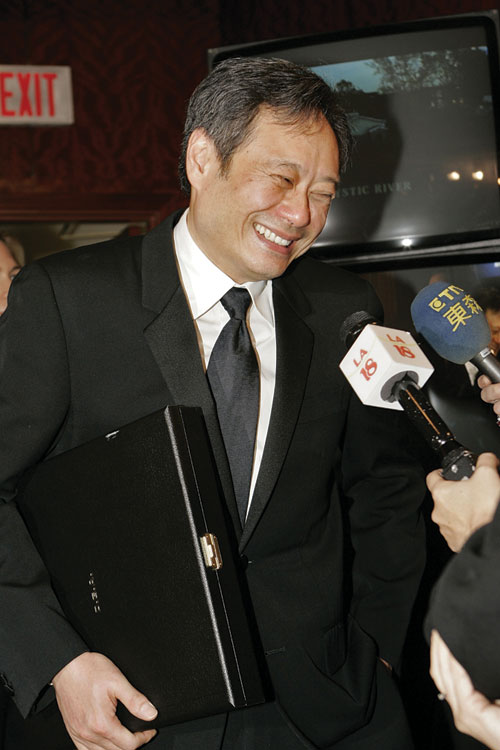 Lee gives an interview to the Asian press corps.