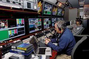 WARM-UPS - 2: Operators set up their station.