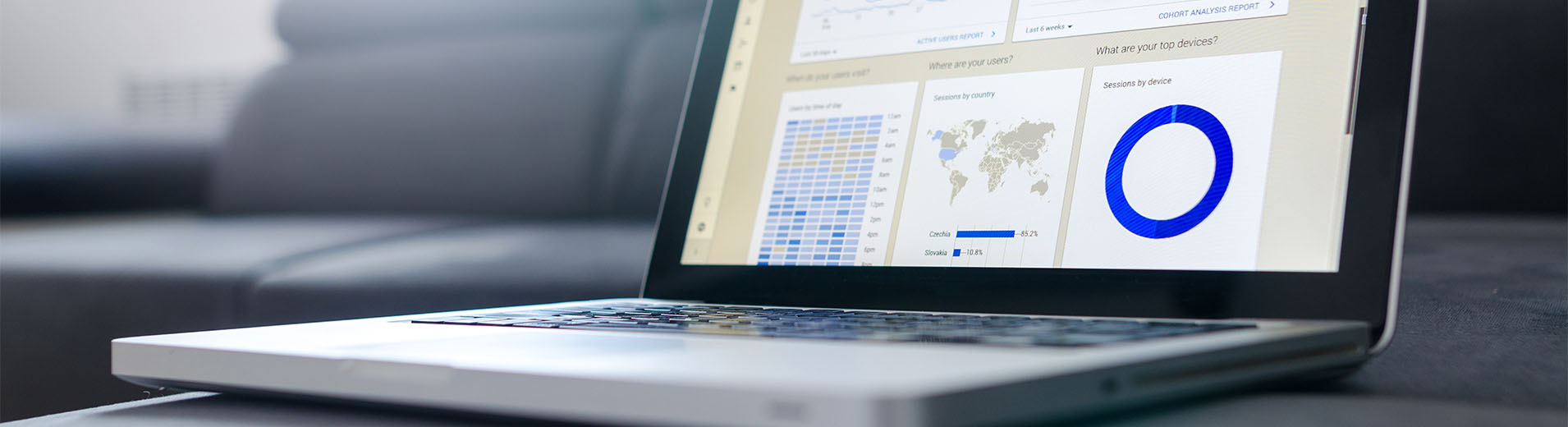 Financial_Graphs_on_Computer_S_0488