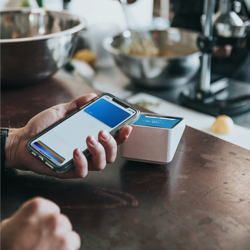 Contactless payment to illustrate fintech