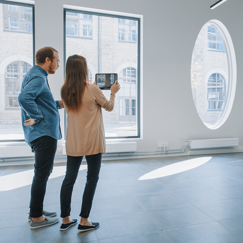 House viewing to illustrate proptech