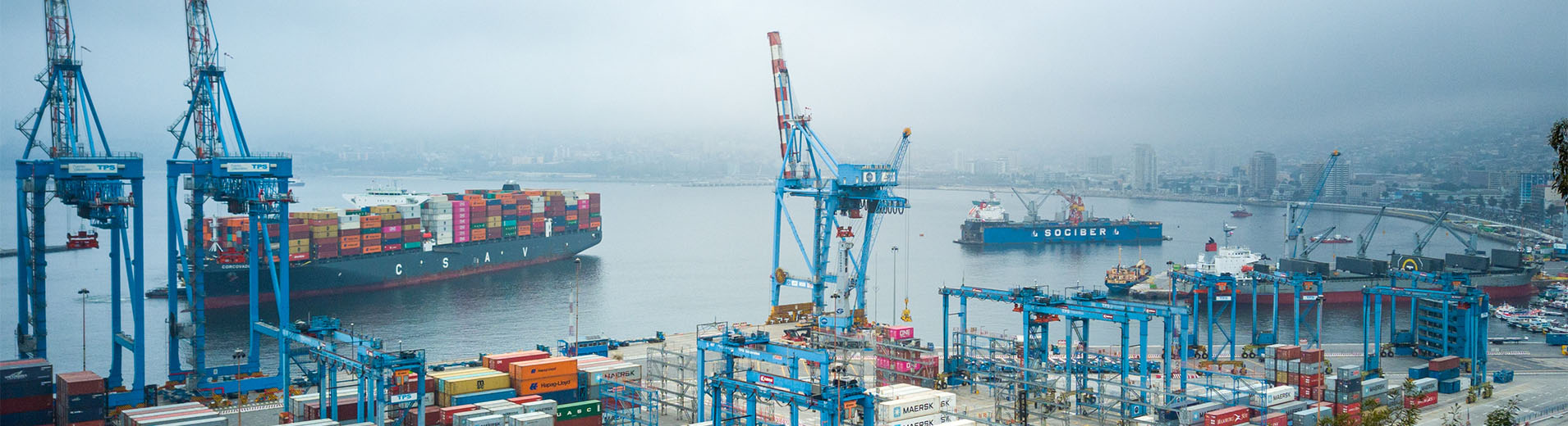 Cargo_shipping_yard_S_2560