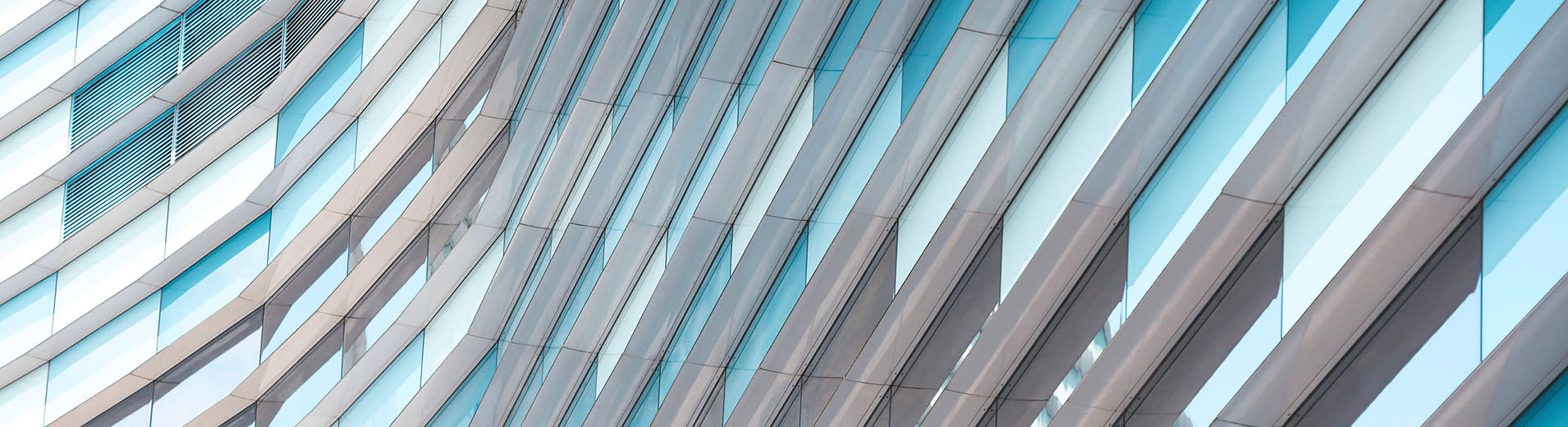 A_large_building_with_many_windows_PPT