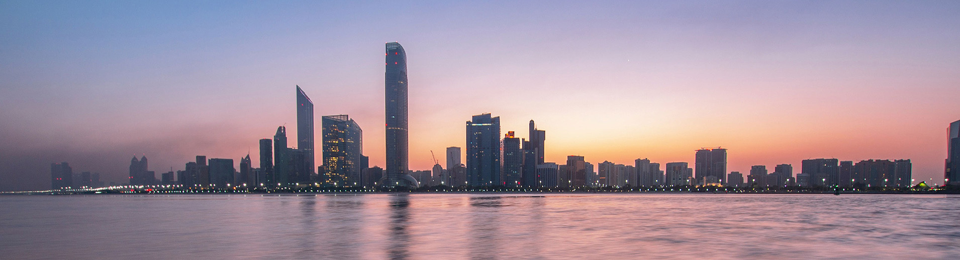 Abu_Dhabi_Skyline_L_0632_1910x520
