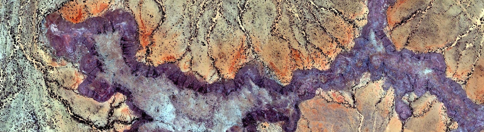 African_desert_aerial_view_N_1910x520