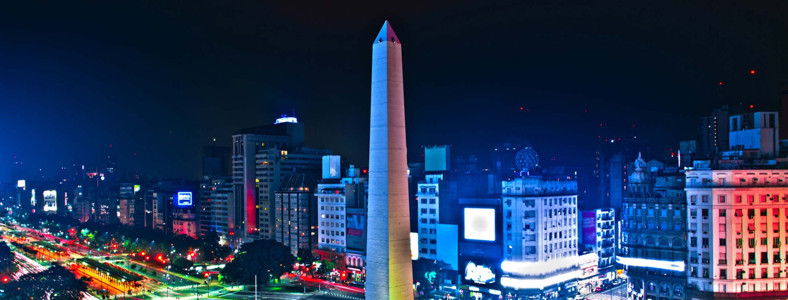 Beunos Aires Argentina at night